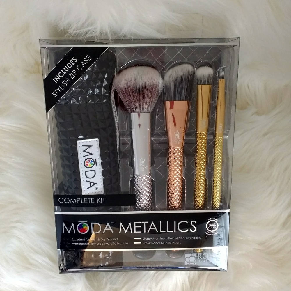 Moda Metallics Brushes